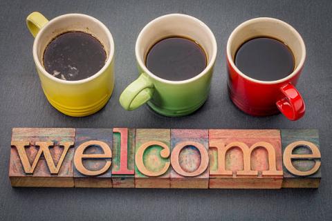 welcome sign with mugs